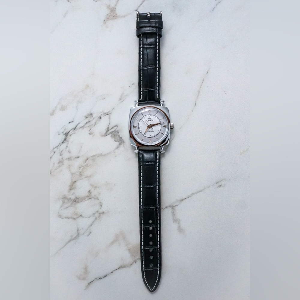 RARE Vintage Roamer Silver and Black Watch - Picture 2 of 2